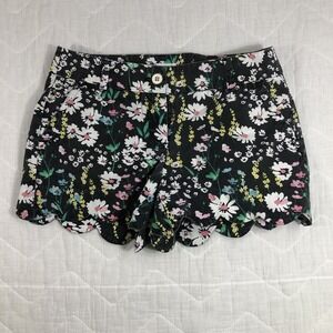 Crown‎ & Ivy Shorts Women's Size 2 Black Floral Shelby Scallop Hem 3.5" Inseam